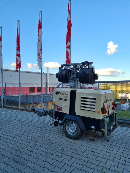 Osvětlovací stožár Doosan LSV9